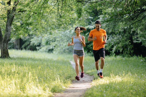 Een hardlooproute in de natuur kan je inspireren en stimuleren om te blijven sporten. 